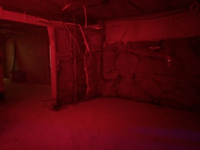 Sala con luces rojas
